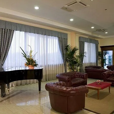 Gold Hotel-2
